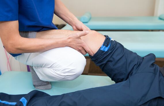 膝痛を和らげてスムーズな動きを回復させませんか | 茗荷谷の整骨院は丁寧な施術が安心のSMiLE整骨院
